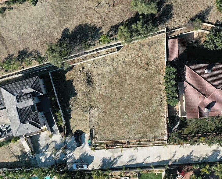 19352 Fisher Ln, Santa Ana, CA à vendre - Photo principale - Image 1 de 1