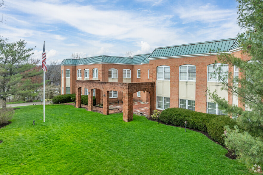 235 Alpha Dr, Pittsburgh, PA for lease - Building Photo - Image 1 of 14