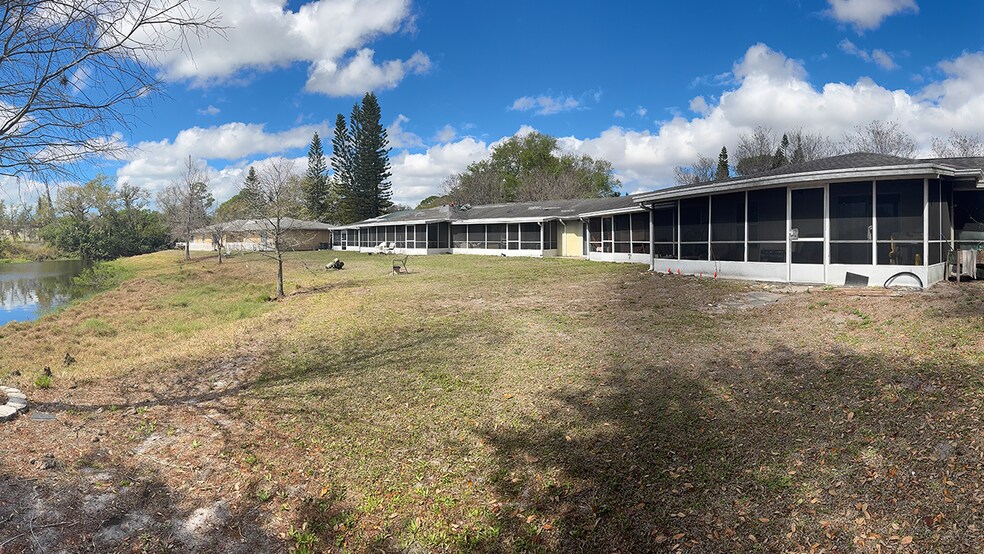 5700 24th St E, Bradenton, FL à vendre - Photo du bâtiment - Image 3 de 8