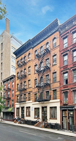 438-440 West 45th Street portfolio of 2 properties for sale on LoopNet.ca - Building Photo - Image 2 of 3