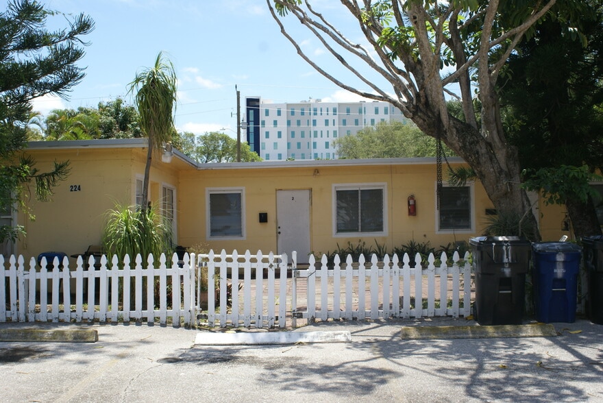 224 SE 9th Ct, Hallandale, FL for sale - Building Photo - Image 3 of 4