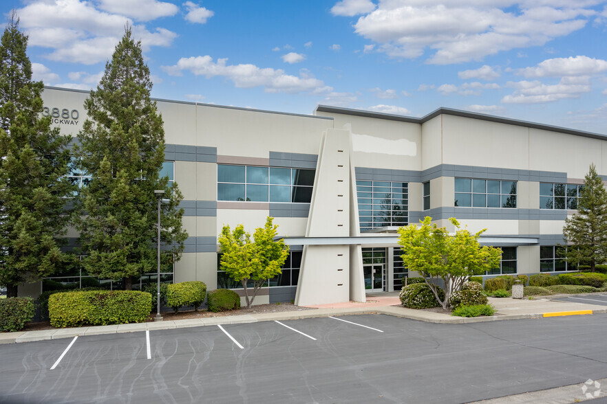 3880 Brickway Blvd, Santa Rosa, CA for lease - Building Photo - Image 2 of 9