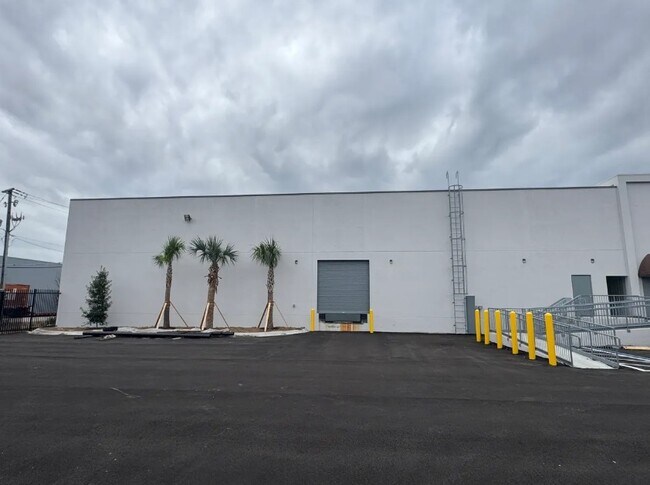 More details for 4500-4600 NW 135th St, Miami, FL - Industrial for Lease