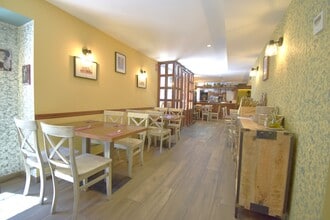 Retail in Alcalá de Henares, Madrid for lease Interior Photo- Image 2 of 8