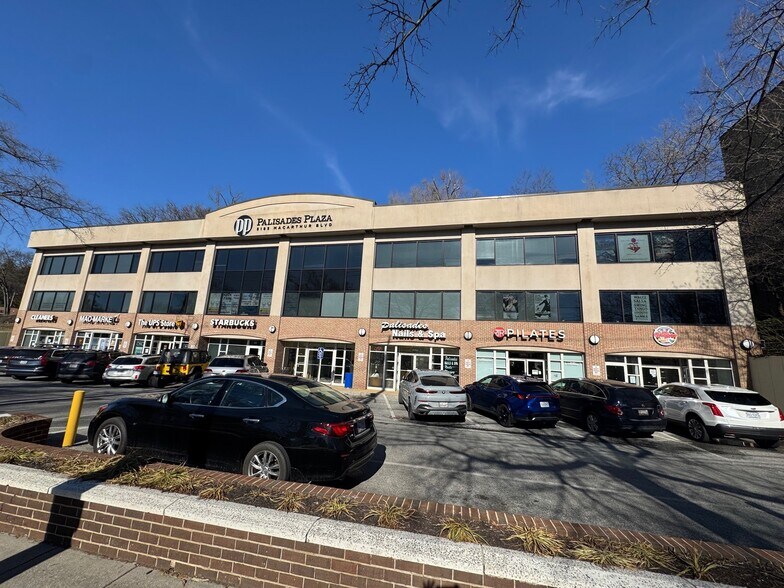 5185 MacArthur Blvd NW, Washington, DC à louer - Photo du bâtiment - Image 1 de 11