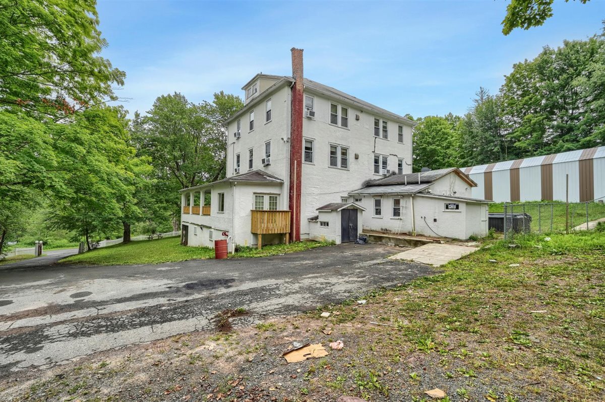 275 La Vista Dr, South Fallsburg, NY à vendre Photo du bâtiment- Image 1 de 1