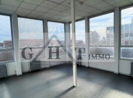Office in Le Plessis-Belleville for lease - Interior Photo - Image 1 of 3
