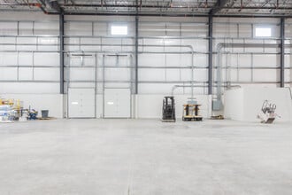 137-147 Commonwealth Dr, Jenkins, PA à louer Photo intérieure- Image 2 de 5