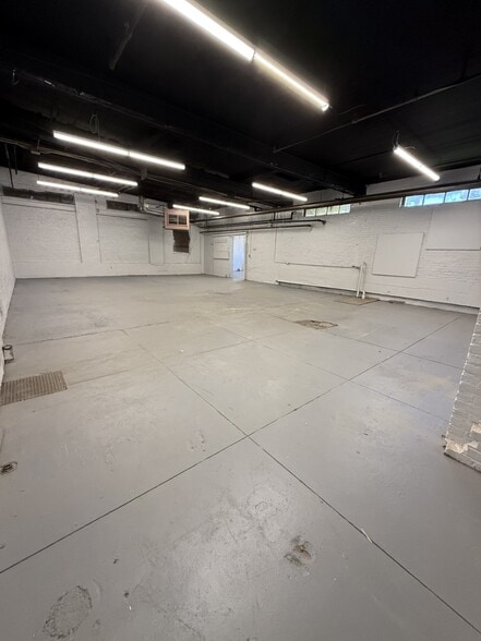 29 Crown St, Nashua, NH for lease - Interior Photo - Image 3 of 11