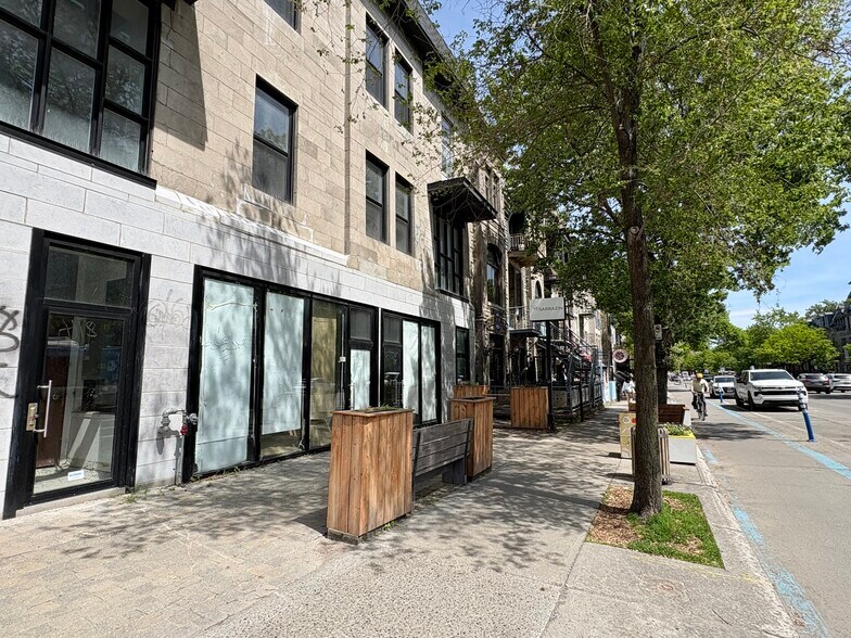 3999-4001 Rue Saint-Denis, Montréal, QC à louer - Photo du bâtiment - Image 3 de 5
