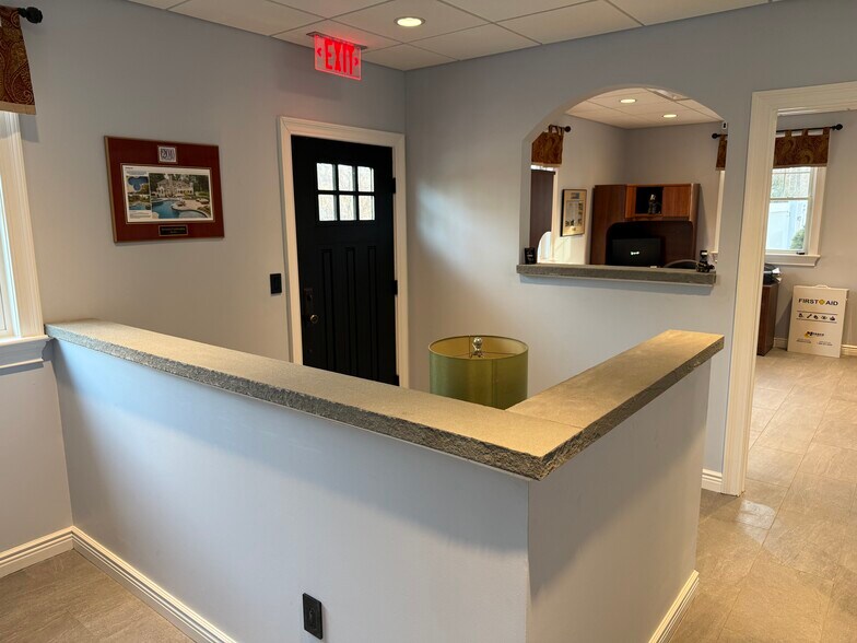 90 Ramapo Valley Rd, Oakland, NJ à louer - Photo du bâtiment - Image 3 de 16