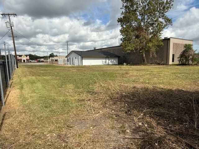 2531 S Bypass 35, Alvin, TX à louer - Photo du bâtiment - Image 3 de 5