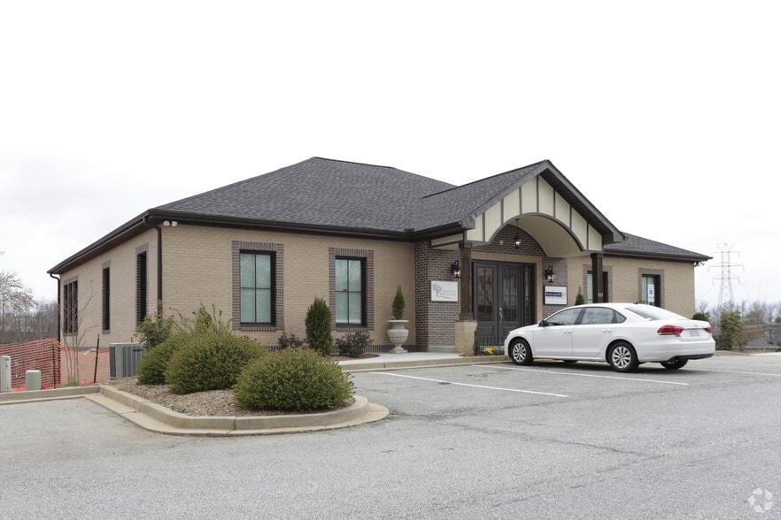 501 Roper Creek Dr, Greenville, SC for sale - Building Photo - Image 2 of 3
