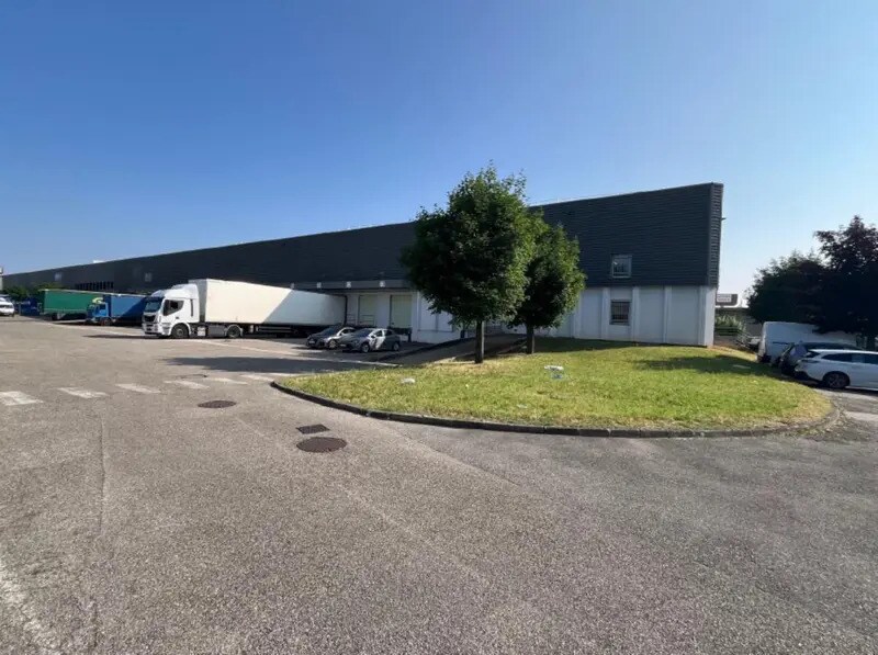 Flex in Vénissieux for lease Building Photo- Image 1 of 14