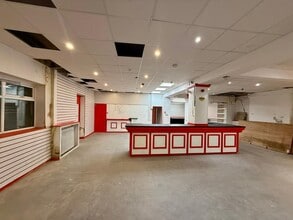 90 Rice Ln, Liverpool for lease Interior Photo- Image 2 of 12