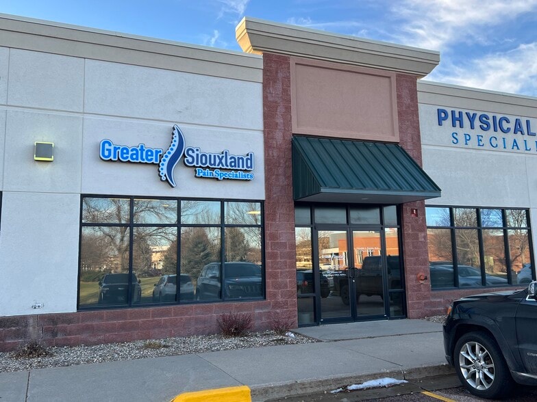 317-319 Dakota Dunes Blvd, Dakota Dunes, SD for lease - Building Photo - Image 1 of 1