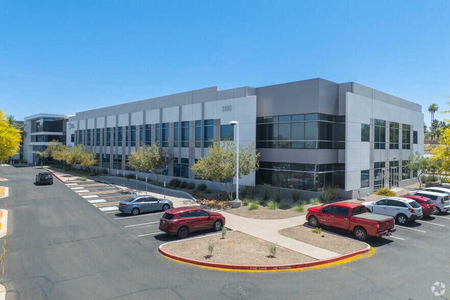 1130 N Alma School Rd, Mesa, AZ à louer - Photo du bâtiment - Image 1 de 30