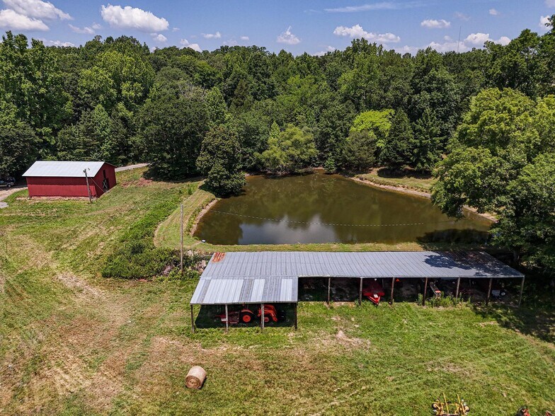 813 Robinson Clemmer Rd, Dallas, NC à vendre - Photo du bâtiment - Image 3 de 21