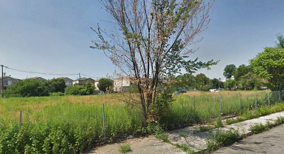 210 Elizabeth Ave, Newark, NJ à louer - Photo du bâtiment - Image 3 de 7