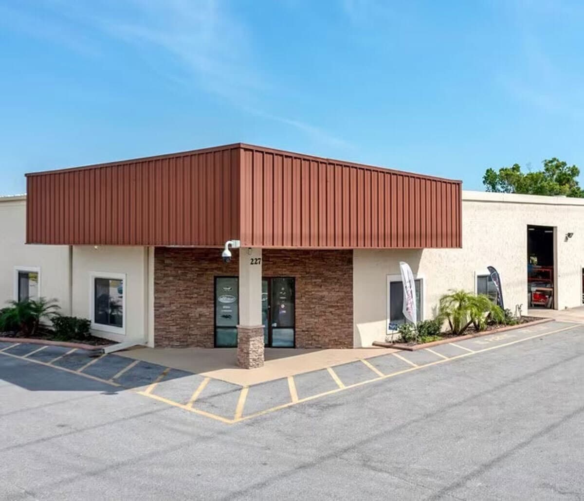 227 Power Ct, Sanford, FL for lease Interior Photo- Image 1 of 4