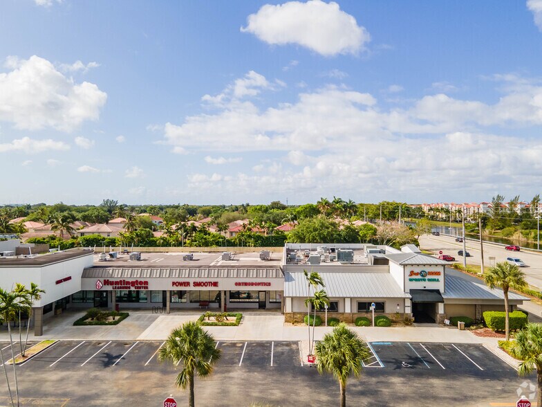 9900-10060 Pines Blvd, Pembroke Pines, FL à louer - Photo du bâtiment - Image 3 de 12