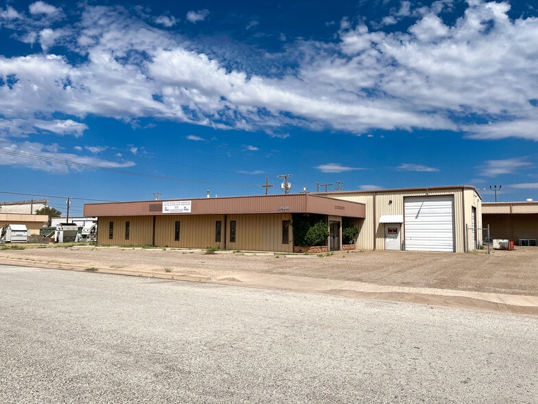 3509 Globe Ave, Lubbock, TX for lease - Building Photo - Image 2 of 14