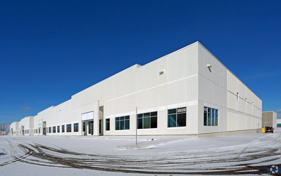 3800B Laird Rd, Mississauga, ON for lease - Building Photo - Image 2 of 9