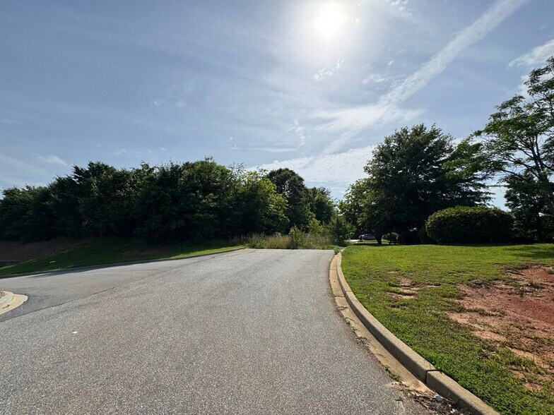 0 Woodson St, Greenville, SC à vendre - Photo du bâtiment - Image 2 de 4