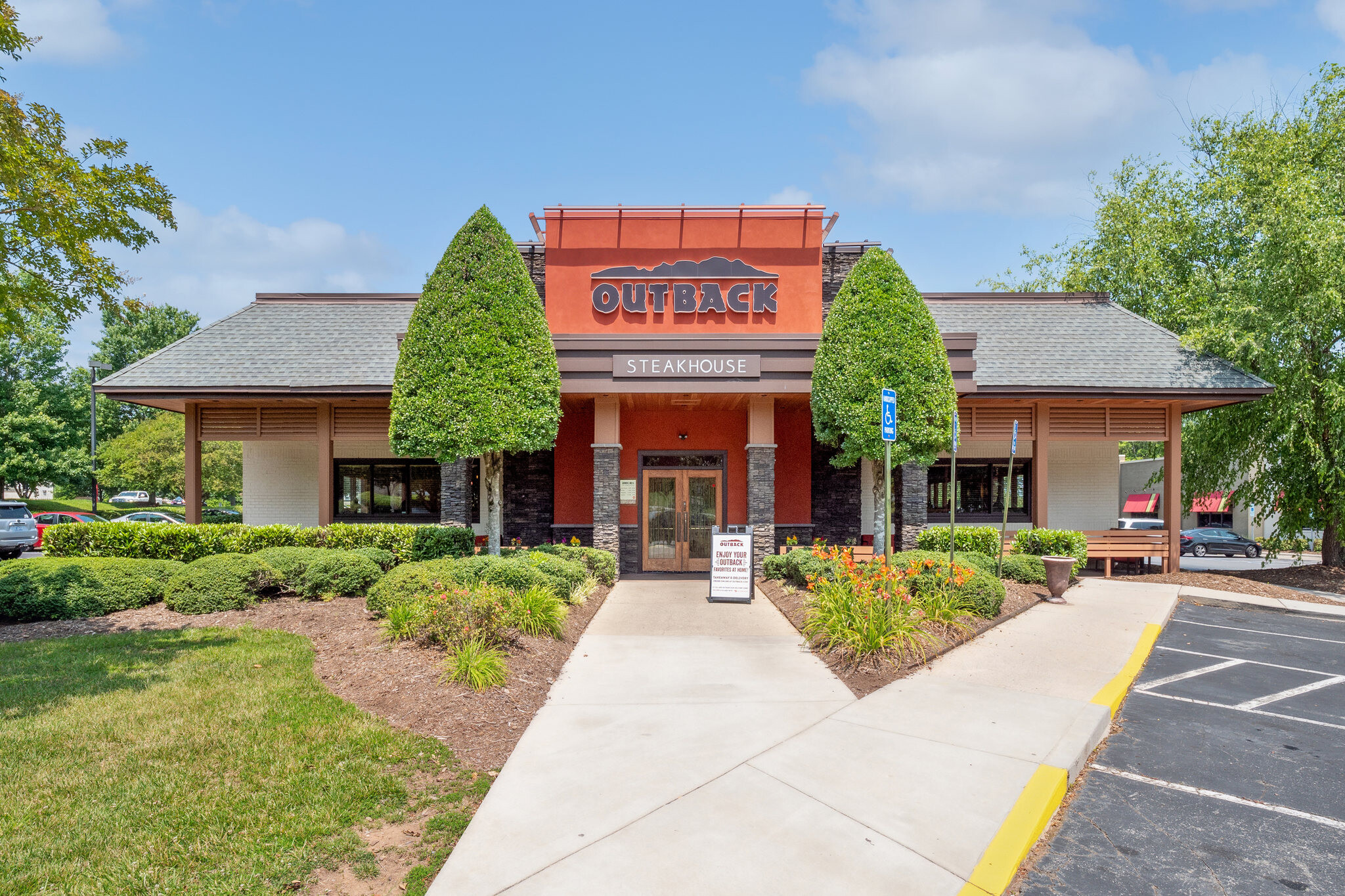 16400 Northcross Dr, Huntersville, NC for sale Building Photo- Image 1 of 1