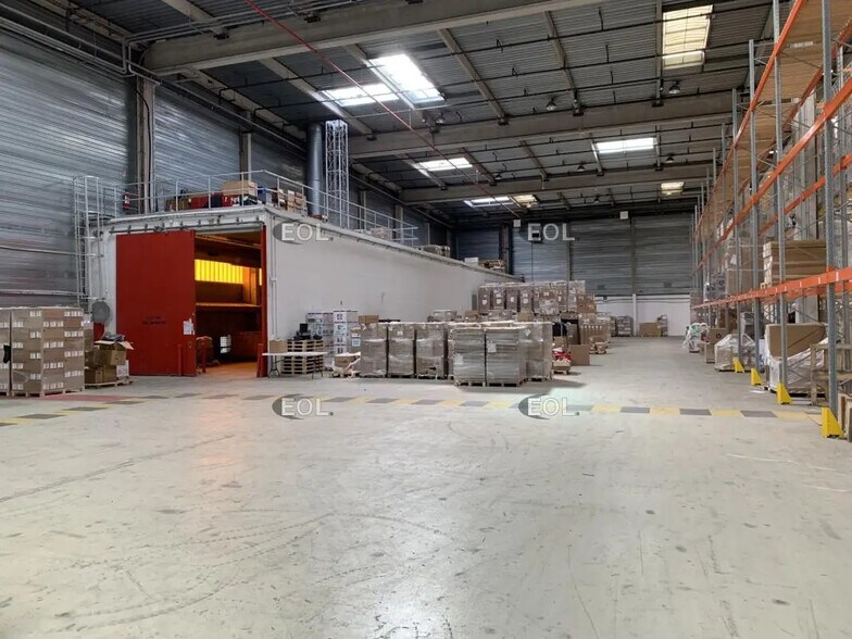 Industrial in Éragny for lease - Building Photo - Image 3 of 16
