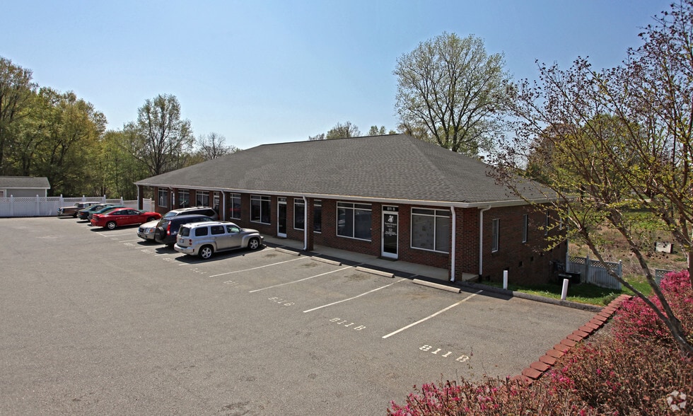 811-813 S Oakland St, Gastonia, NC for lease - Building Photo - Image 3 of 7