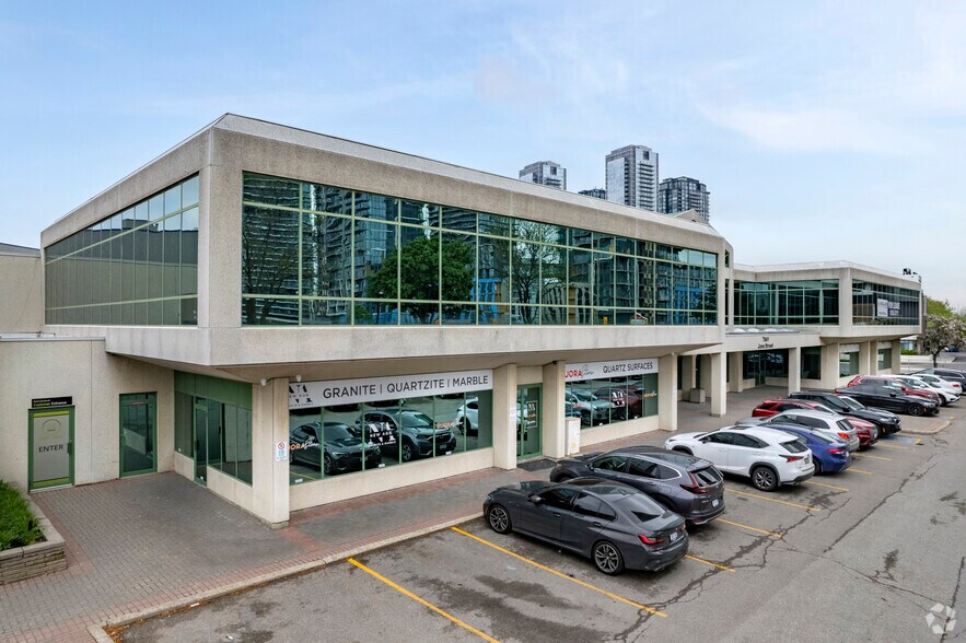 7941 Jane St, Vaughan, ON à louer - Photo du bâtiment - Image 2 de 6