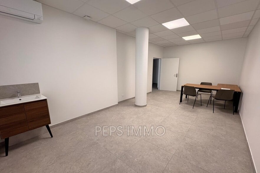 Medical in Gignac-la-Nerthe for lease - Building Photo - Image 3 of 7