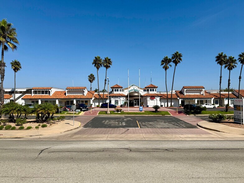 2800-2840 Harbor Blvd, Oxnard, CA à vendre - Photo du bâtiment - Image 2 de 12
