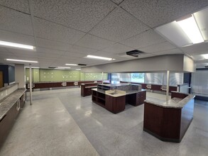 2906 Washington Blvd, Belpre, OH for lease Interior Photo- Image 2 of 6