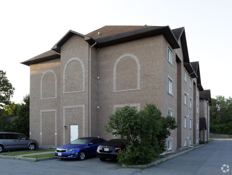 3211 St Joseph Blvd, Ottawa, ON for sale - Building Photo - Image 2 of 4