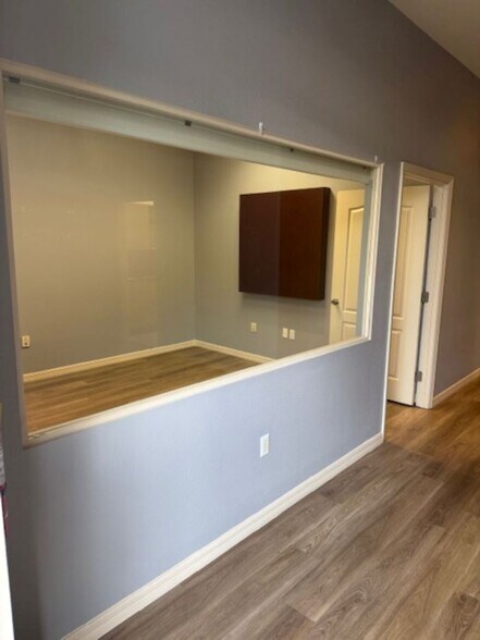 218 Crystal Grove Blvd, Lutz, FL for lease - Building Photo - Image 2 of 6