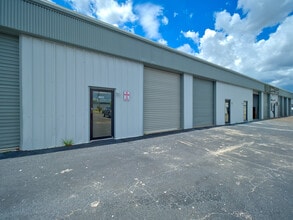 13400-13499 Chambord St, Brooksville, FL à louer Photo intérieure- Image 2 de 17
