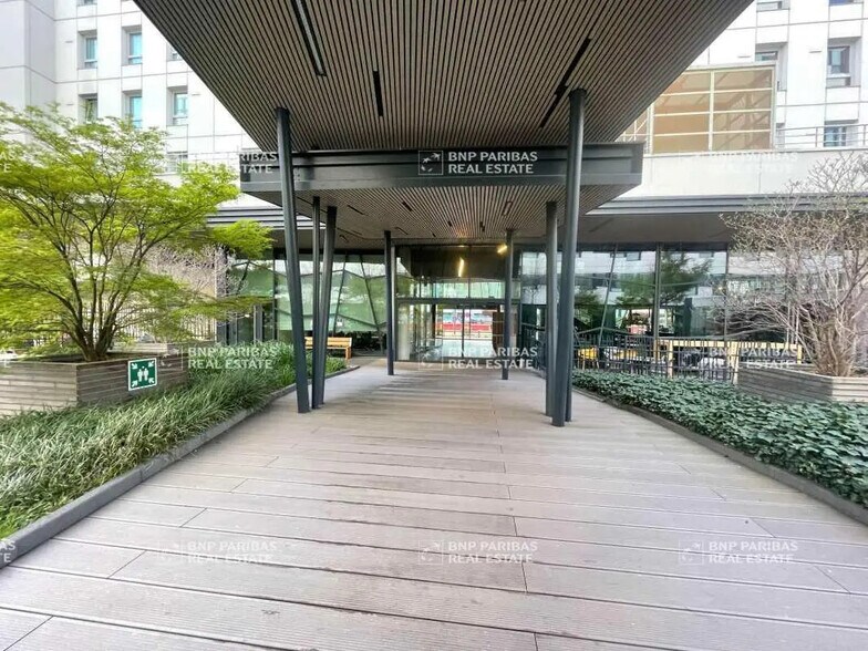 Bureau dans Lyon à louer - Photo du bâtiment - Image 3 de 17