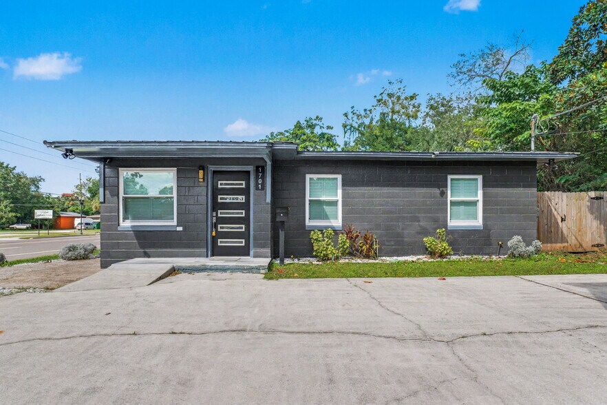 1701-1709 Rogero Rd, Jacksonville, FL à vendre - Photo du bâtiment - Image 1 de 27