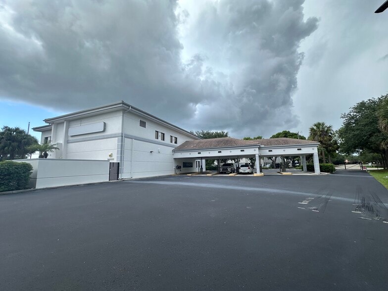 4025 Radio Rd, Naples, FL for lease - Building Photo - Image 2 of 2
