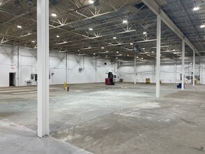 33 Rajon Rd, Bayport, NY for lease Interior Photo- Image 2 of 2