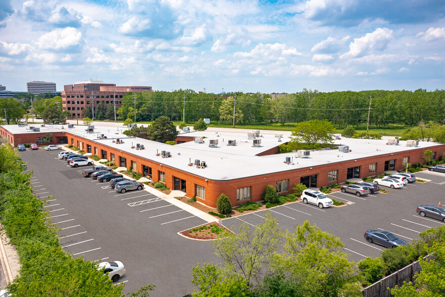 17W775 Butterfield Road (Midwest Office Center), Oakbrook Terrace, IL for lease - Aerial - Image 1 of 9