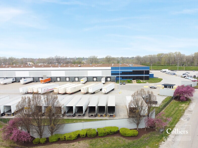 65 Corporate Woods Dr, Bridgeton, MO à louer - Photo du bâtiment - Image 2 de 3