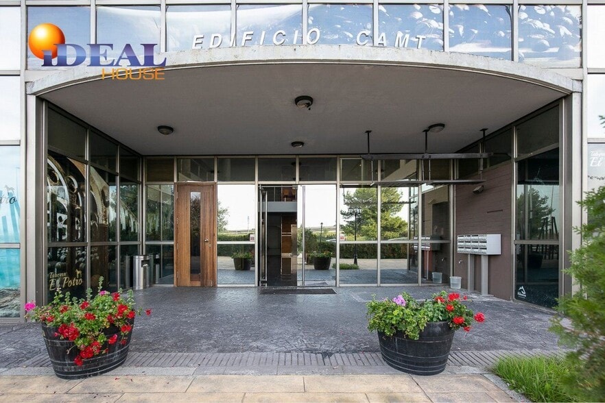 Hospitality in Armilla, Granada for sale - Lobby - Image 2 of 36