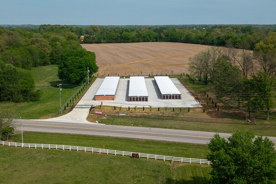 4624 Highway 31 W, Cottontown, TN à vendre - Photo du bâtiment - Image 2 de 22