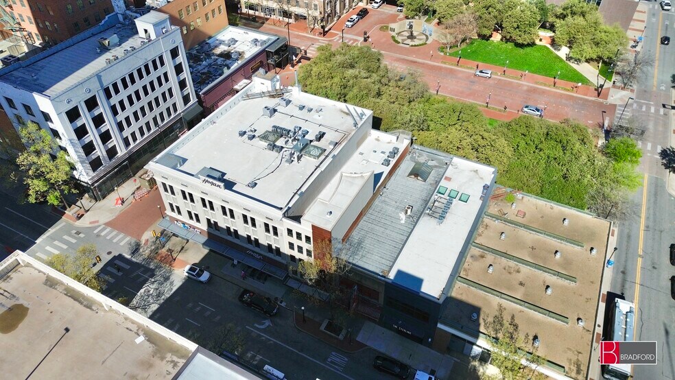 907 Houston St, Fort Worth, TX à vendre - Photo du bâtiment - Image 3 de 37