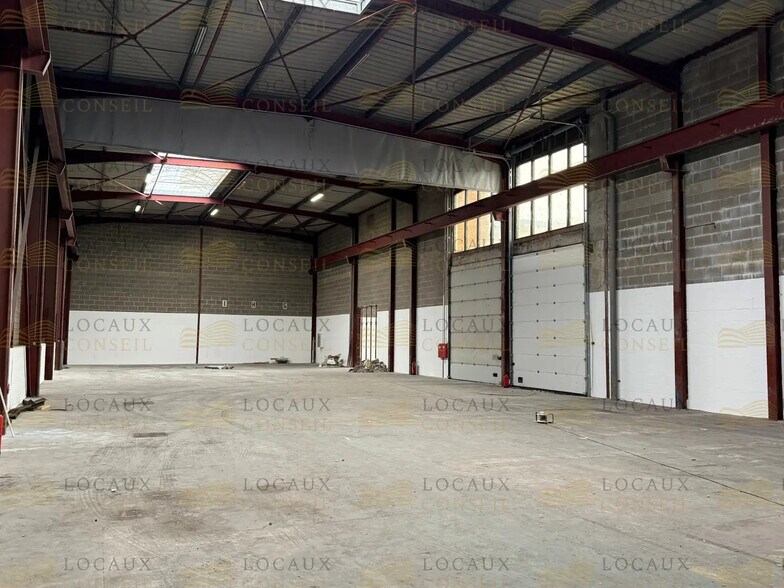 Flex in Le Thillay for lease - Building Photo - Image 3 of 6