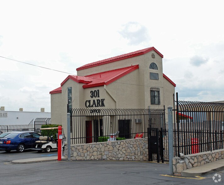 301 N Clark Dr, El Paso, TX à vendre - Photo principale - Image 1 de 3