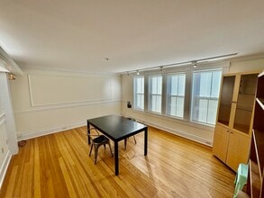 25 Imperial Ave, Westport, CT à louer Photo intérieure- Image 2 de 3